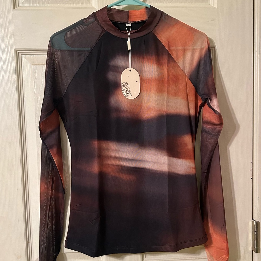 NWT, AMAZON Tie-Dye Long Sleeve Fitted Top. Size M